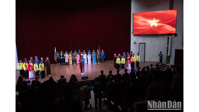 La célébration est composée d’une série d’activités intitulée « Quintessence du Vietnam », une réunion pour célébrer le Mois de la jeunesse et la finale du concours « Mélodies de la jeunesse » en 2023. Photo : NDEL . La célébration est composée d’une série d’activités intitulée « Quintessence du Vietnam », une réunion pour célébrer le Mois de la jeunesse et la finale du concours « Mélodies de la jeunesse » en 2023. Photo : NDEL .