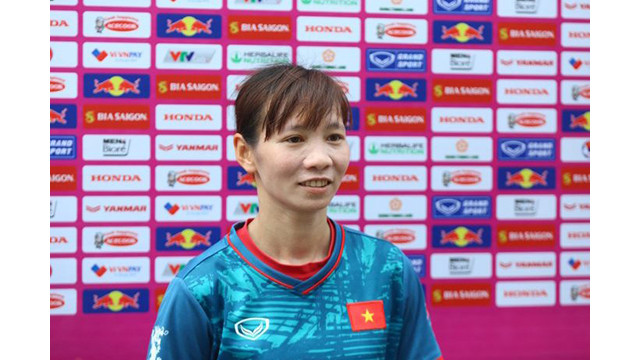 La capitaine Trân Thi Thuy Trang souligne que toute l'équipe est de bonne humeur et suit le plan d'entraînement. Photo : VFF. La capitaine Trân Thi Thuy Trang souligne que toute l'équipe est de bonne humeur et suit le plan d'entraînement. Photo : VFF.