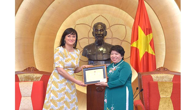 La présidente du Comité des Affaires sociales de l’AN, Nguyên Thuy Anh (à droite) et la ministre danoise de l'Intérieur et de la Santé, Sophie Lohde Jacobsen.Photo : daibieunhandan.vn La présidente du Comité des Affaires sociales de l’AN, Nguyên Thuy Anh (à droite) et la ministre danoise de l'Intérieur et de la Santé, Sophie Lohde Jacobsen.Photo : daibieunhandan.vn