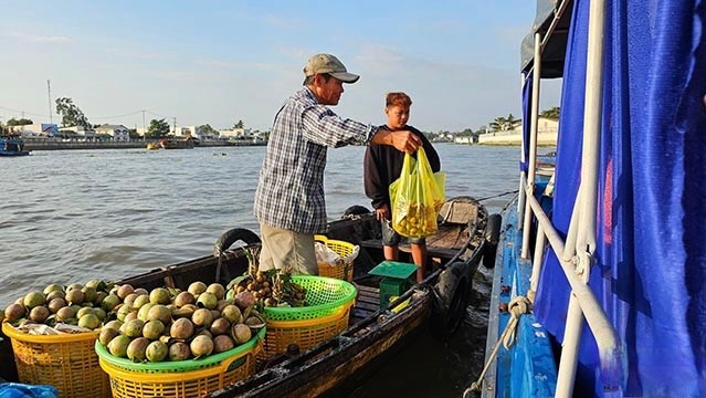 Toutes les activités de vente ont lieu sur le fleuve. Photo : Toquoc.vn