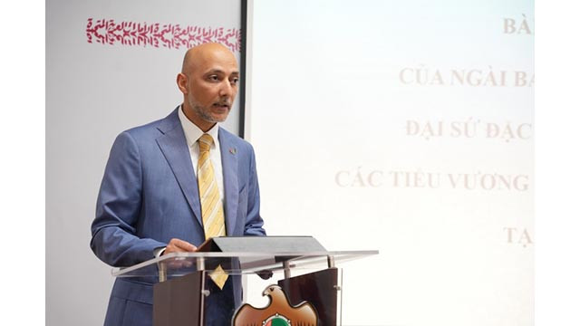 L’ambassadeur des Émirats arabes unis au Vietnam, Bader Almatrooshi, s'exprime lors de l'événement. Photo : thoidai.com.vn L’ambassadeur des Émirats arabes unis au Vietnam, Bader Almatrooshi, s'exprime lors de l'événement. Photo : thoidai.com.vn
