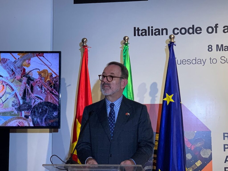 L’ambassadeur italien Marco Della Seta s’exprime lors de l’événement. Photo: CVN