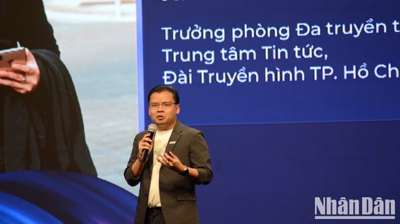 Le journaliste Ngô Trân Thinh, chef du Service des médias numériques au Centre d'information de la Télévision de Hô Chi Minh-Ville lors de l'événement. Photo : nhandan.vn Le journaliste Ngô Trân Thinh, chef du Service des médias numériques au Centre d'information de la Télévision de Hô Chi Minh-Ville lors de l'événement. Photo : nhandan.vn