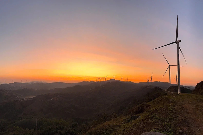 Sur la colline des éoliennes de Huong Tân, district de Huong Hoa, province de Quang Tri (au Centre). Photo : nhandan.vn