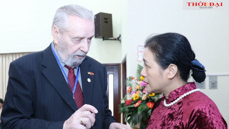 Botz Laszlo (à gauche), président de l’Association d’amitié Hongrie-Vietnam. Photo: thoidai.com.vn