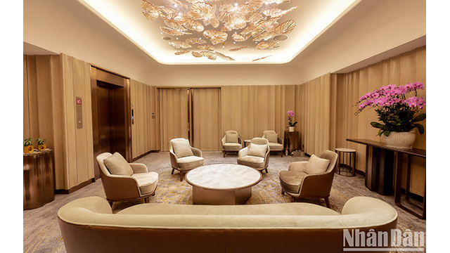 Les salons d'accueil VIP des étages disposent de leur propre espace, visionnant l'ensemble de la scène. Photo: NDEL