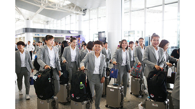 L'équipe féminine vietnamienne prend la route avec détermination et fierté. Photo: baoquocte.vn L'équipe féminine vietnamienne prend la route avec détermination et fierté. Photo: baoquocte.vn