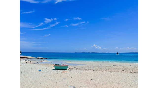 Des paysages naturels magnifiques, son air pur et ses eaux limpides sur l'île de Cù Lao Câu. Photo : plo.vn Des paysages naturels magnifiques, son air pur et ses eaux limpides sur l'île de Cù Lao Câu. Photo : plo.vn