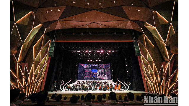 Le Théâtre de Hô Guom sera le lieu d'événements politiques, culturels et artistiques. Photo: NDEL