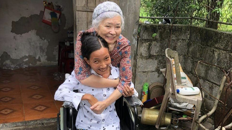 Les cadeaux de Tran To Nga et ses amis vietnamiens et français sont très significatif pour les victimes de l’agent orange, les aidant à s’intégrer dans la communauté. Photo: thoidai Les cadeaux de Tran To Nga et ses amis vietnamiens et français sont très significatif pour les victimes de l’agent orange, les aidant à s’intégrer dans la communauté. Photo: thoidai