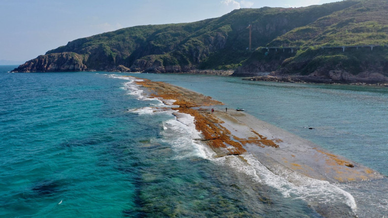 Les chercheurs font des recherches toujours assidûment dans les livres anciens, mais n'ont trouvé aucune trace de ce mur mystérieux. Photo: hanoimoi