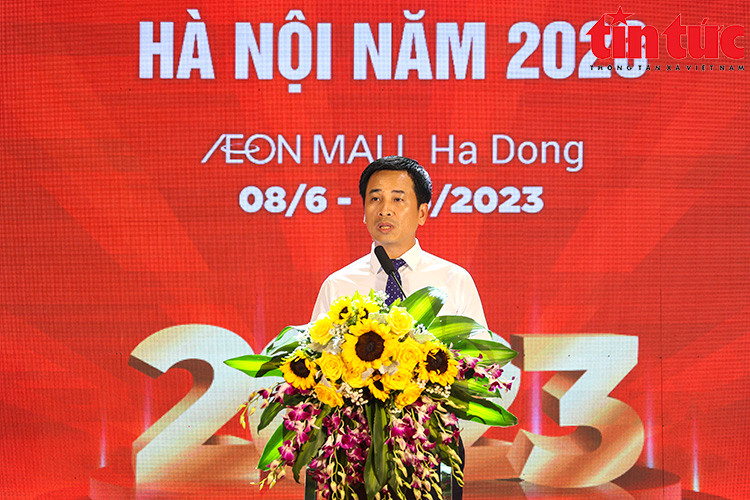 Nguyen Anh Duong, directeur du Centre de promotion de l’investissement, du commerce et du tourisme de la ville de Hanoï prend la parole. Photo: baotintuc.vn Nguyen Anh Duong, directeur du Centre de promotion de l’investissement, du commerce et du tourisme de la ville de Hanoï prend la parole. Photo: baotintuc.vn