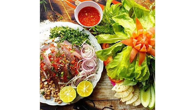 La salade de hareng est l'un des plats les plus délicieux à savourer du Sud du Vietnam. Photo : VOV. La salade de hareng est l'un des plats les plus délicieux à savourer du Sud du Vietnam. Photo : VOV.