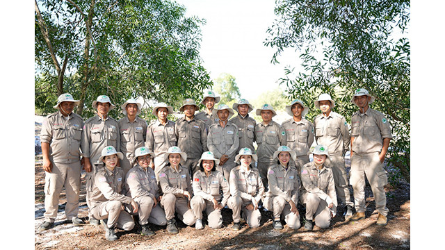 Les cadres participant à une formation sur l'élimination des explosifs et munitions de niveau II dans le cadre du programme de renforcement des capacités de NPA Vietnam. Photo : Organisation Aide populaire norvégienne.