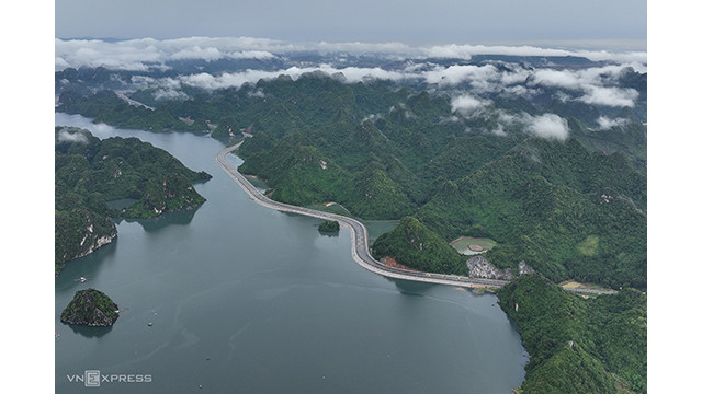 La route côtière Ha Long — Câm Pha. Photo : vnexpress.net