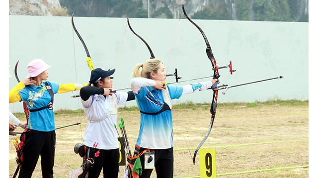 Les tireuses à l’arc en compétition aux 9es Jeux sportifs nationaux. Photo : VNA/CVN Les tireuses à l’arc en compétition aux 9es Jeux sportifs nationaux. Photo : VNA/CVN