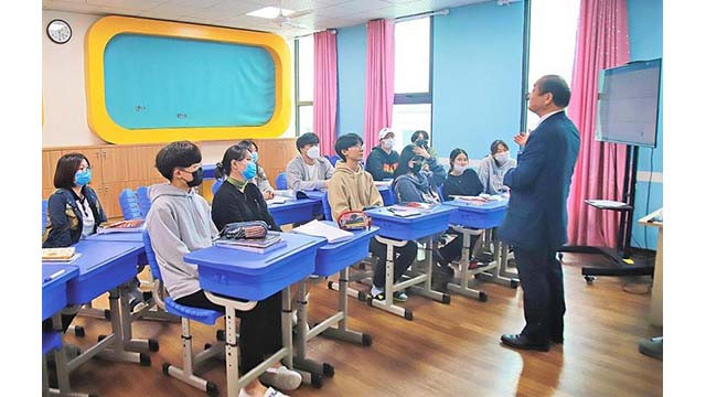 Le professeur Ahn Kyong Hwan a passé la majeure partie de sa vie à présenter la culture vietnamienne au peuple sud-coréen. Photo : thoidai.com.vn Le professeur Ahn Kyong Hwan a passé la majeure partie de sa vie à présenter la culture vietnamienne au peuple sud-coréen. Photo : thoidai.com.vn