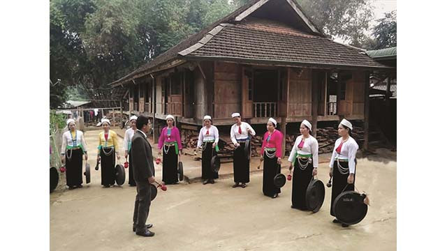 Les gongs Mường sont utilisés dans plus de 90% des festivals Muong et sont toujours sélectionnés par la province de Hoa Binh dans les événements culturels de la province. Photo : thoidai.com.vn Les gongs Mường sont utilisés dans plus de 90% des festivals Muong et sont toujours sélectionnés par la province de Hoa Binh dans les événements culturels de la province. Photo : thoidai.com.vn