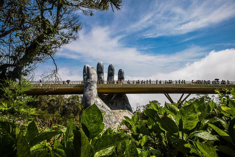 Le pont d’Or (Golden Bridge ou Câu Vàng en vietnamien) est l'un des ponts piéton les plus impressionnants au monde. Photo: Vietnam.travel