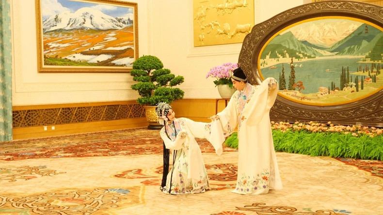 Un spectacle artistique chinois. Photo : nhandan.vn Un spectacle artistique chinois. Photo : nhandan.vn