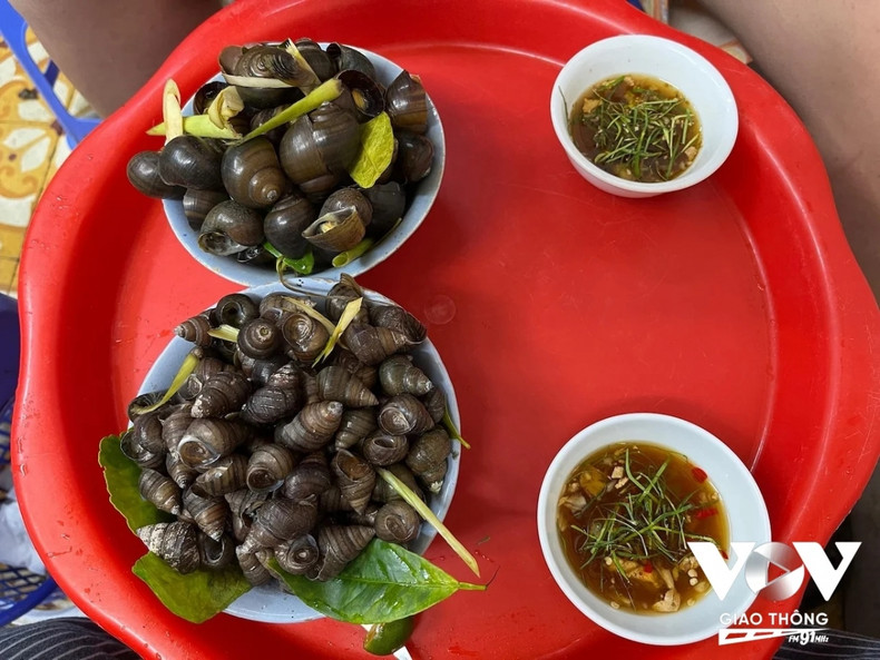 Des bols d'escargots bouillis. Photo : VOV.
