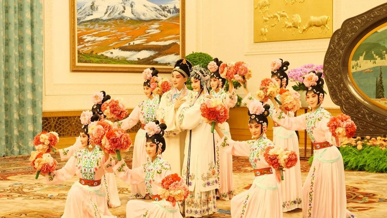 Un spectacle artistique chinois. Photo : nhandan.vn Un spectacle artistique chinois. Photo : nhandan.vn