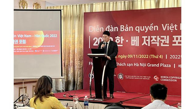 Le chef du Département de la coopération commerciale culturelle, ministère sud-coréen de la Culture, des Sports et du Tourisme, Kim Dong Eun, s'exprime lors de l'événement. Photo : VOV. Le chef du Département de la coopération commerciale culturelle, ministère sud-coréen de la Culture, des Sports et du Tourisme, Kim Dong Eun, s'exprime lors de l'événement. Photo : VOV.