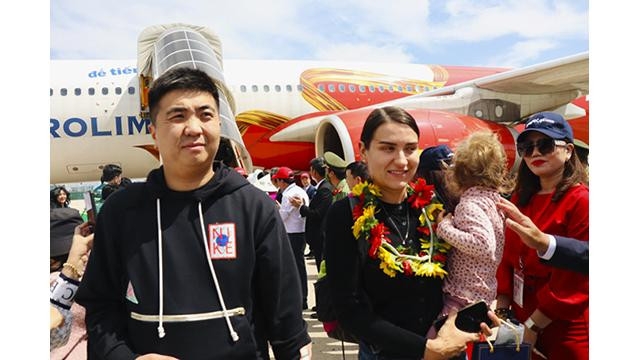 De nombreuses entreprises commencent tôt la saison des vacances du Têt avec une série de circuits uniques pour offrir la meilleure expérience aux visiteurs. Photo : baokhanhhoa.vn De nombreuses entreprises commencent tôt la saison des vacances du Têt avec une série de circuits uniques pour offrir la meilleure expérience aux visiteurs. Photo : baokhanhhoa.vn