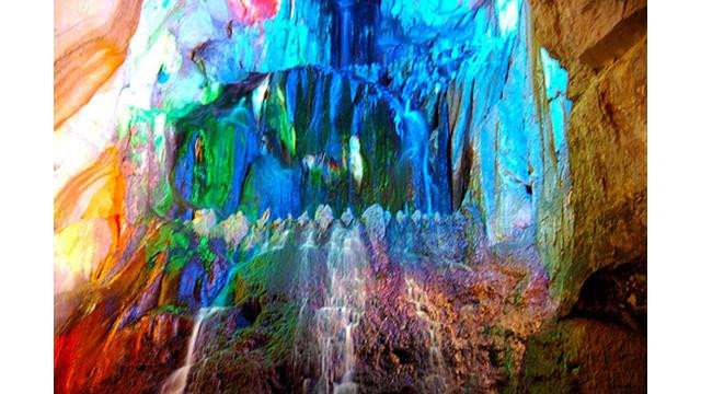 C'est une grotte rocheuse naturelle de plus de 500 m de long, avec de nombreuses scènes spectaculaires. Photo : http://dulich24.com.vn C'est une grotte rocheuse naturelle de plus de 500 m de long, avec de nombreuses scènes spectaculaires. Photo : http://dulich24.com.vn