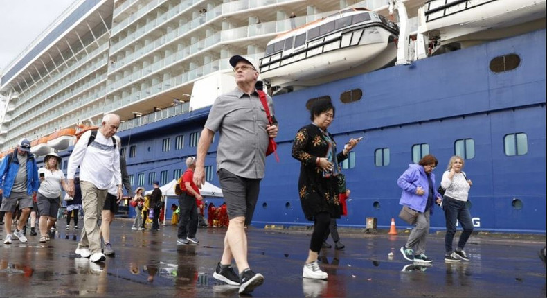 Situé au centre de l'Asie du Sud-Est, le Vietnam possède plus de 3.260 km de côtes avec un long réseau de ports maritimes et de nombreux avantages lui permettant de développer le tourisme de croisière. Photo: VOV Situé au centre de l'Asie du Sud-Est, le Vietnam possède plus de 3.260 km de côtes avec un long réseau de ports maritimes et de nombreux avantages lui permettant de développer le tourisme de croisière. Photo: VOV