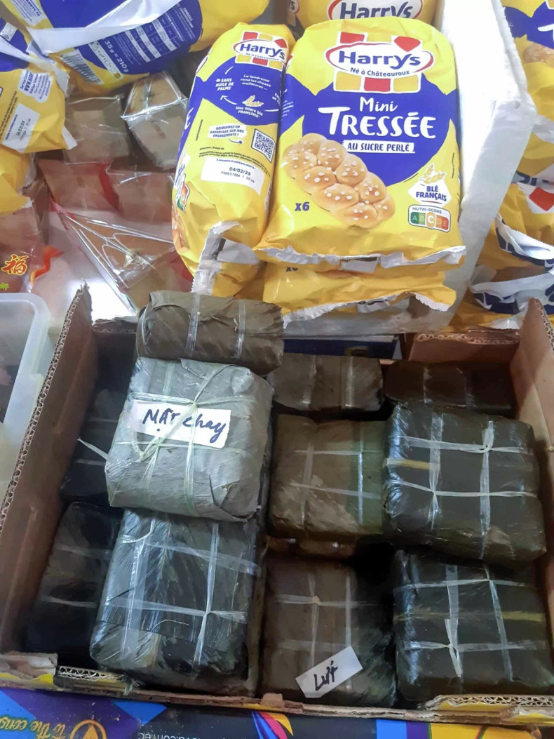 Des plats vietnamiens servis à la communauté pour célébrer le Têt traditionnel. Photo : baoquocte.vn Des plats vietnamiens servis à la communauté pour célébrer le Têt traditionnel. Photo : baoquocte.vn