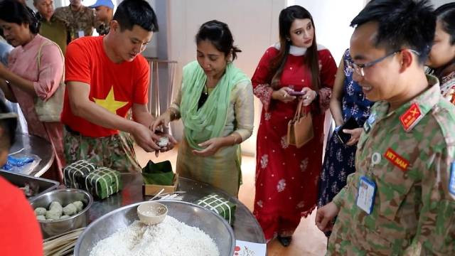 L’équipe de génie militaire du Vietnam en Afrique présente le Têt vietnamien ảnh 4