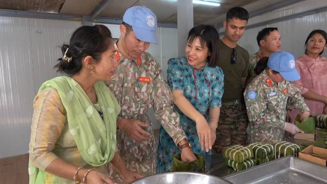 L’espace de l’Équipe du génie militaire n°3 est décoré pour célébrer le Têt vietnamien en Afrique. Photo : Équipe de génie militaire n°3.