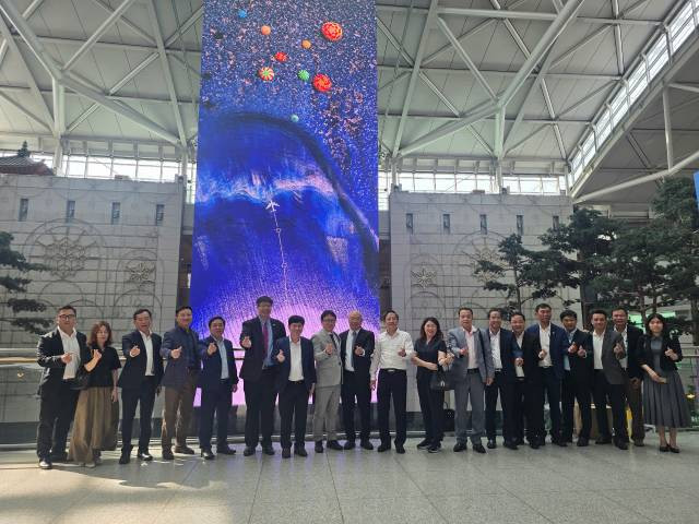 Les délégués à l’aéroport international d’Incheon. Photo: VKBIA. Les délégués à l’aéroport international d’Incheon. Photo: VKBIA.