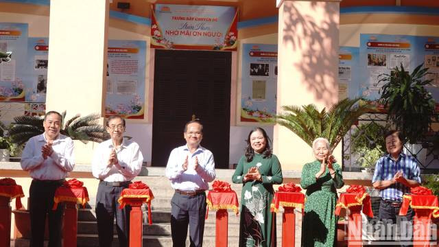 L’exposition thématique « Le Sud se souviendra toujours de Lui ». Photo : nhandan.vn