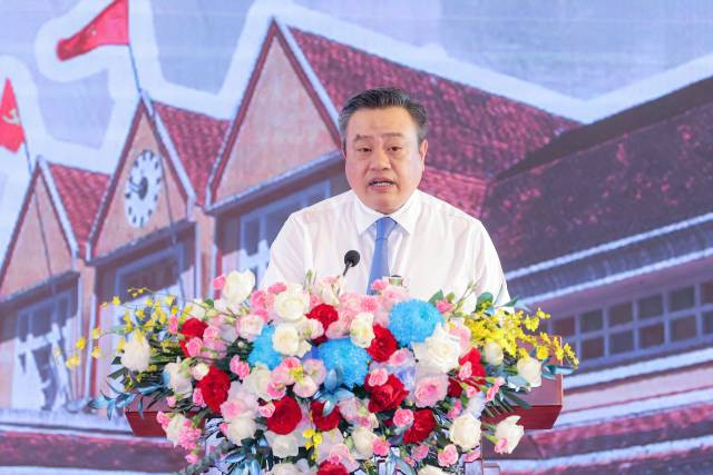 Le président du Comité populaire de la ville de Hanoi, Tran Sy Thanh, a pris la parole lors du forum. Photo : VKBIA. Le président du Comité populaire de la ville de Hanoi, Tran Sy Thanh, a pris la parole lors du forum. Photo : VKBIA.