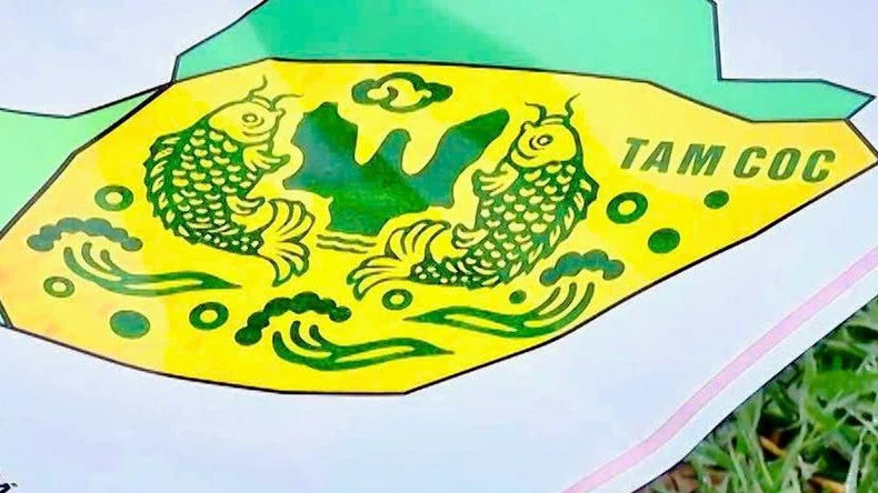 La peinture de la « carpe franchissant la porte du dragon » est perçue comme un symbole de persévérance, de créativité et de réussite face à l’adversité. Le poisson-carpe est également considéré comme un porte-bonheur et un symbole de longévité. Photo: nhandan.vn