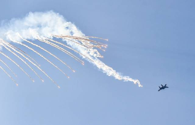 La population, enthousiaste, immortalise ces instants impressionnants en cette journée de fête nationale à Hô Chi Minh-Ville. Photo : nhandan.vn La population, enthousiaste, immortalise ces instants impressionnants en cette journée de fête nationale à Hô Chi Minh-Ville. Photo : nhandan.vn