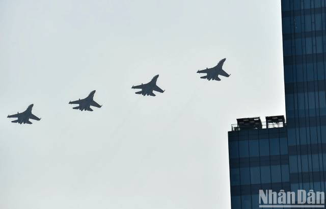 [Photos] Spectaculaire démonstration de l’Armée de l’air à l’occasion du 50e anniversaire de la Libération du Sud et de la Réunification du pays ảnh 5