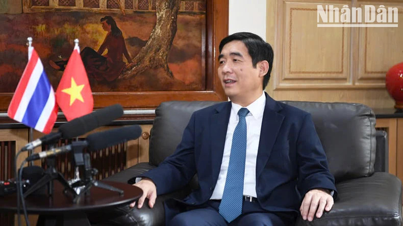 L'ambassadeur du Vietnam en Thaïlande, Pham Viet Hung lors de l'interview. Photo: nhandan.vn L'ambassadeur du Vietnam en Thaïlande, Pham Viet Hung lors de l'interview. Photo: nhandan.vn