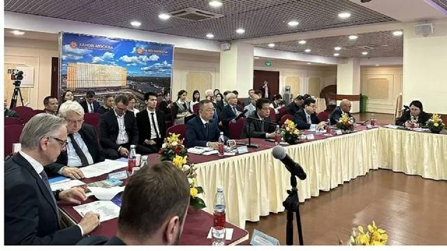 La conférence internationale « Exploiter le potentiel de la ligne ferroviaire internationale Vietnam - Chine - Russie », organisée par l’Ambassade du Vietnam en Russie en novembre 2023. Photo : baoquocte.vn