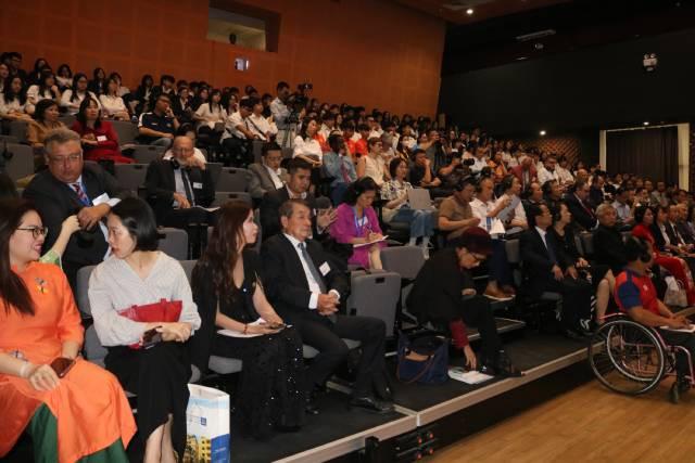 Les délégués lors du colloque. Photo : Minh Hanh/NDEL.