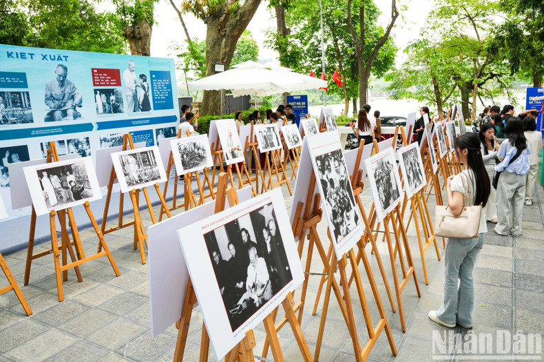 À travers cette exposition, le Journal Nhân Dân souhaite contribuer à diffuser plus largement la pensée et l’esprit du Président Hô Chi Minh auprès du grand public. Photo : nhandan.vn