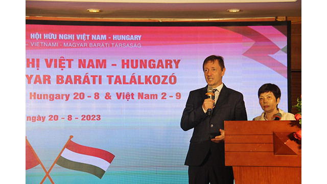 L'ambassadeur de Hongrie au Vietnam, Tibor Baloghdi, s'exprime lors de l'événement. Photo : thoidai.com.vn