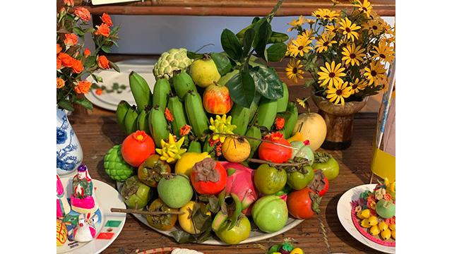 Un mâm ngu qua (plateau de cinq sortes de fruits) est exposé à l’occasion de la Fête de la Mi-automne. Photo : Linh Vi/NDEL.