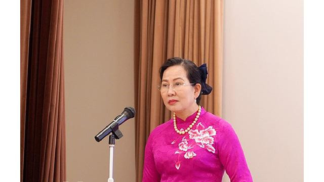 La secrétaire du Comité provincial du Parti de Hà Nam, Lê Thi Thuy, s'exprime lors de l'événement. Photo : thoidai.vn La secrétaire du Comité provincial du Parti de Hà Nam, Lê Thi Thuy, s'exprime lors de l'événement. Photo : thoidai.vn