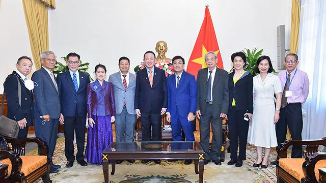 Le vice-ministre Nguyên Minh Vu et la délégation de l’Association d’amitié Thaïlande - Vietnam. Photo : baoquocte.vn Le vice-ministre Nguyên Minh Vu et la délégation de l’Association d’amitié Thaïlande - Vietnam. Photo : baoquocte.vn