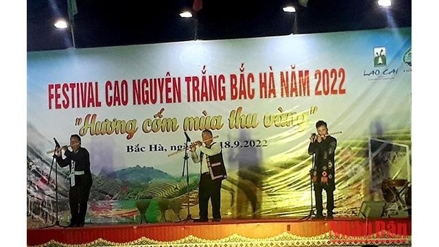 Ouverture du festival sur le plateau blanc de Bac Hà. Photo : NDEL. Ouverture du festival sur le plateau blanc de Bac Hà. Photo : NDEL.