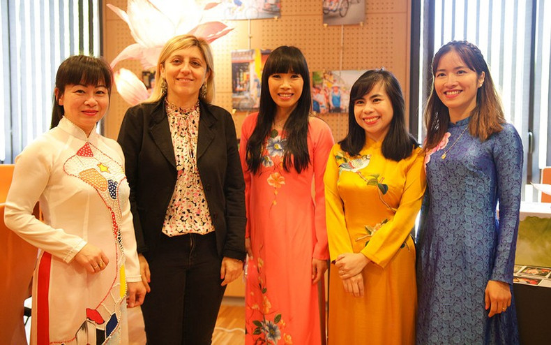 Un colloque sur l’ao dai en France ảnh 1 Un colloque sur l’ao dai en France ảnh 1