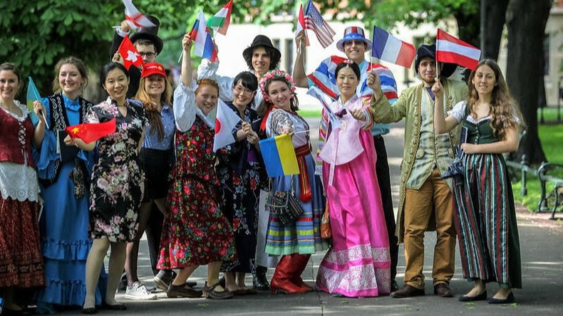 Lors de la cérémonie de célébration du 65e anniversaire de la fondation de Jagellonne, l’université la plus ancienne de Pologne. Photo : Ministère polonais des Affaires étrangères